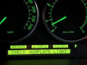 車の警告灯、CHECK NUMPLATE LIGHT