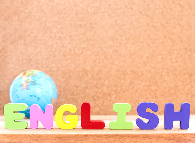 英語はオンライン授業、対面授業どちらで学ぶべき？