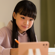 【プレスリリース】⾼校⼊試のリスニング対策をこれ１つで。 学習塾でのご利用に最適なデジタル英語教材「すらたん」β版を無償提供開始。