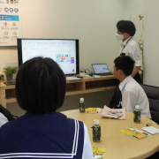 中学校の郊外学習で当社ショールームを見学していただきました
